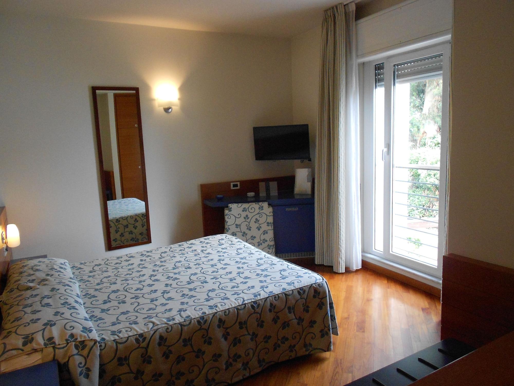 Hotel Le Roi วาราซเซ ภายนอก รูปภาพ