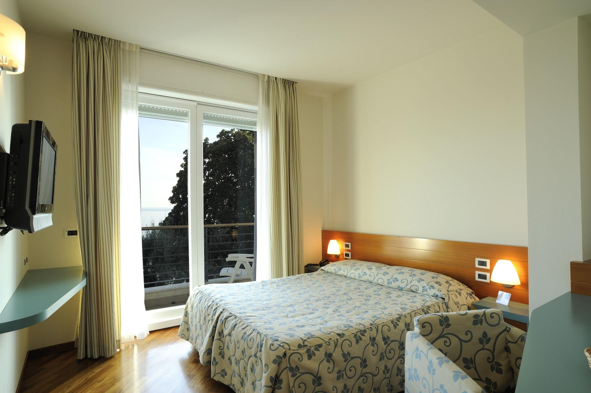 Hotel Le Roi วาราซเซ ภายนอก รูปภาพ