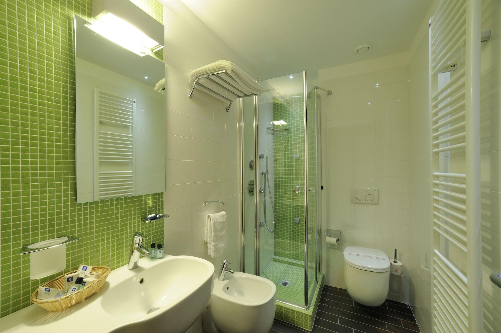 Hotel Le Roi วาราซเซ ภายนอก รูปภาพ