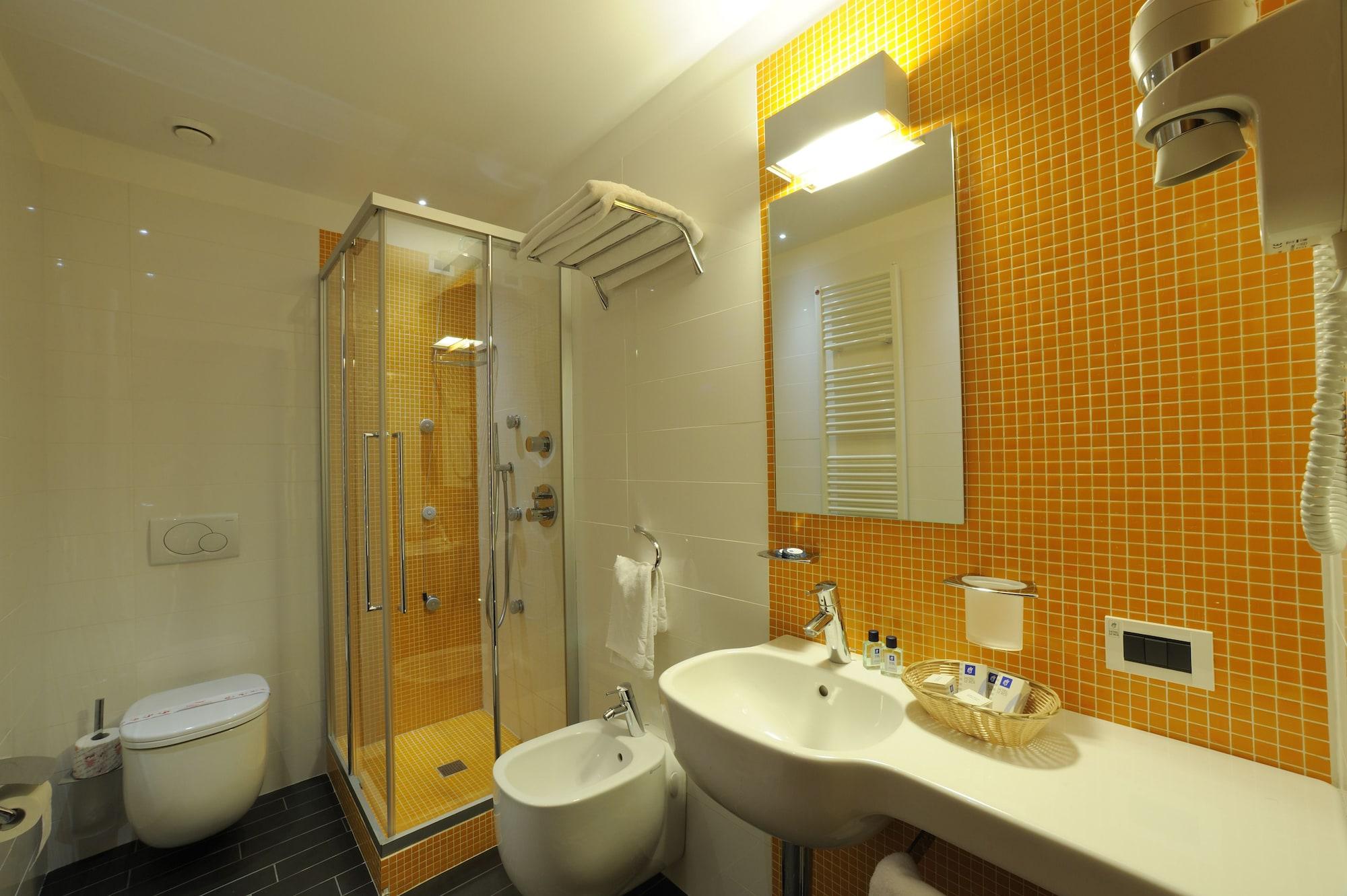 Hotel Le Roi วาราซเซ ภายนอก รูปภาพ