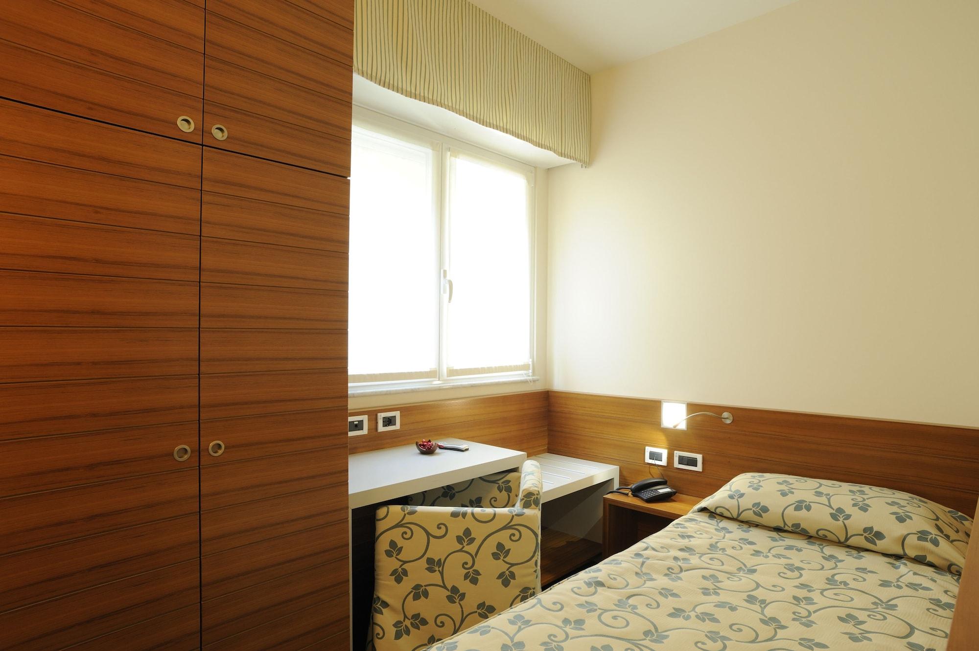 Hotel Le Roi วาราซเซ ภายนอก รูปภาพ