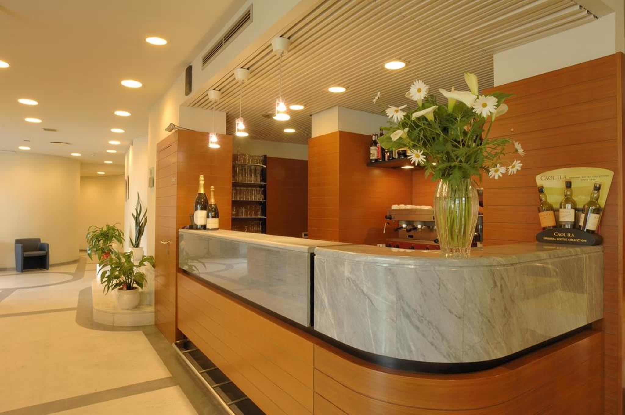 Hotel Le Roi วาราซเซ ภายนอก รูปภาพ