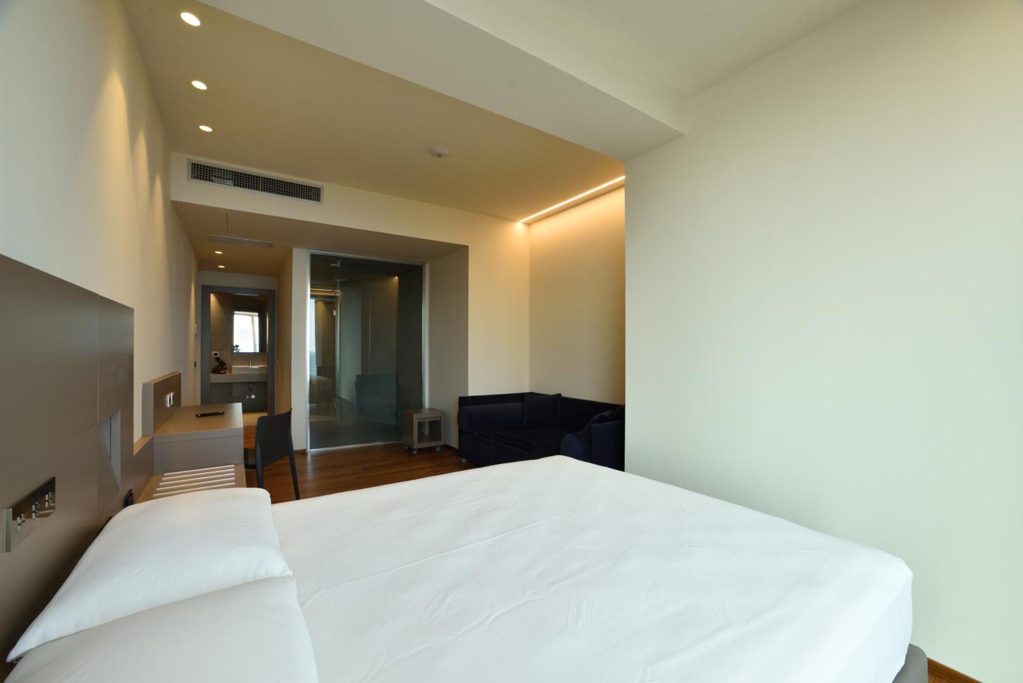 Hotel Le Roi วาราซเซ ภายนอก รูปภาพ