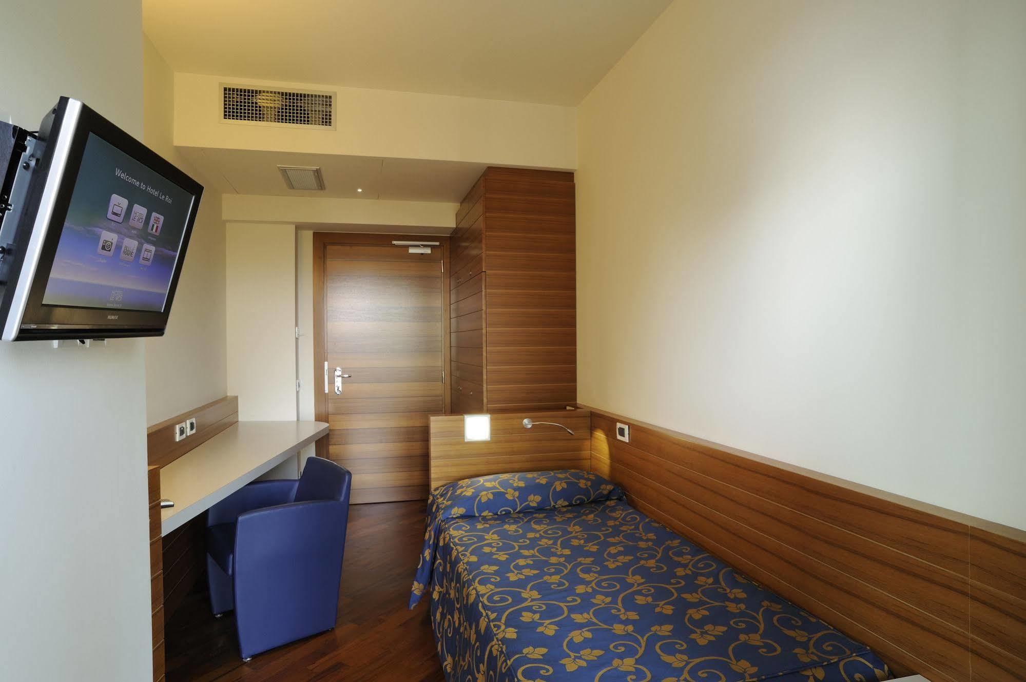 Hotel Le Roi วาราซเซ ภายนอก รูปภาพ