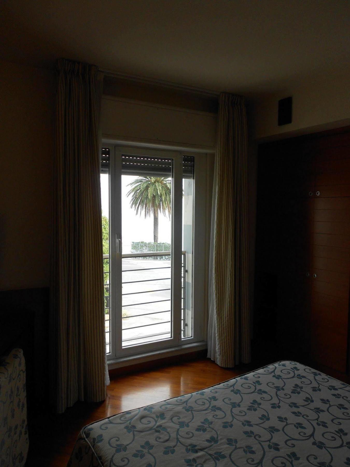 Hotel Le Roi วาราซเซ ภายนอก รูปภาพ